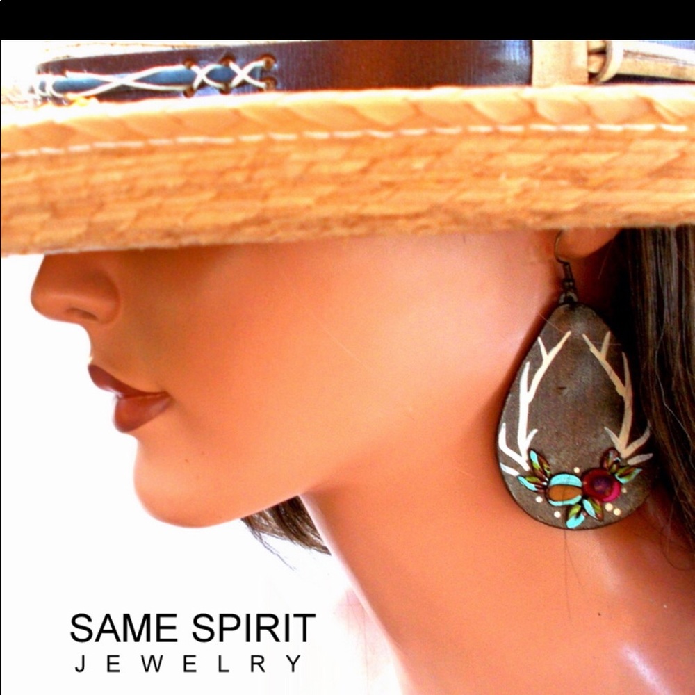 RUSTIC DEER ANTLER EARRING